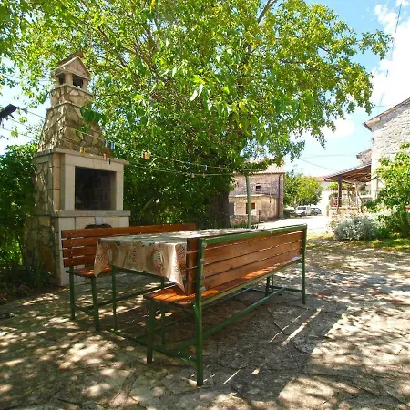 House Vinko 1909 Ferienhaus Modrušani